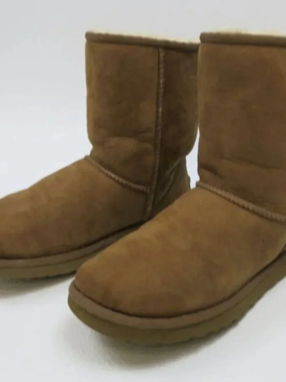 UGG Australia Classic Short 5825 Insulated Boots Shoes Women's Footwear sz 6